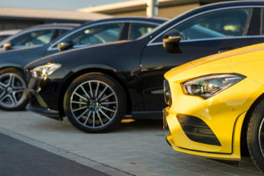 Gelber Mercedes-Benz für Autoankauf Hanau Gelber Mercedes-Benz für Autoankauf Hanau